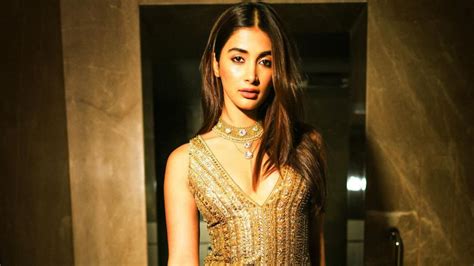 pooja hegde|Pooja Hegde Height, Age, Family, Wiki & More